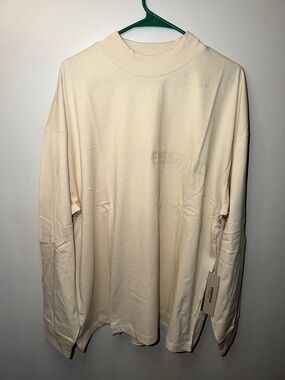 100% Authentic Men’s Large Essentials Long Sleeve “Egg Shell” T-Shirt Brand New
